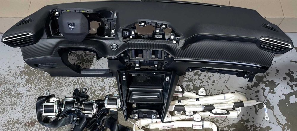 Fata completa / dezmembrari Peugeot 2008