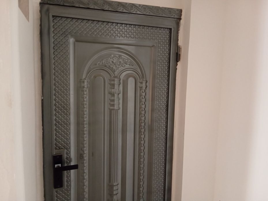 Манеж Салтанат йонида  2 хона уй сотилади