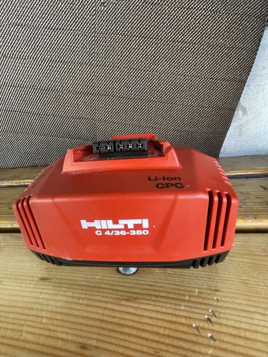 Зарядно устройство HlLTl с4/36-350 зарядно в добро състояние