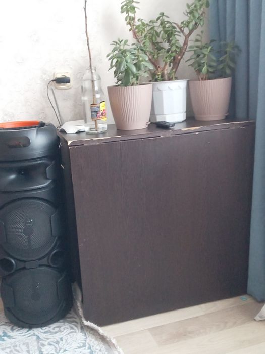 Продаётса стол книжка