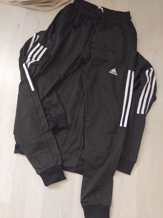 Model nou! Trening baieti Adidas!