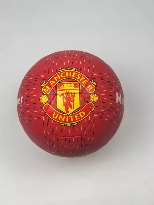 Futbol komanda logotipi tuwurilgan tuplar