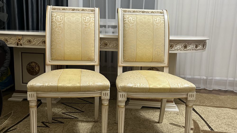 Стол с стульчиками