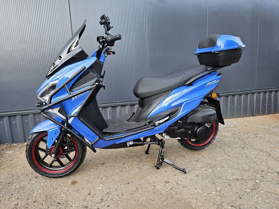 Скутер Maxsi 150кубов