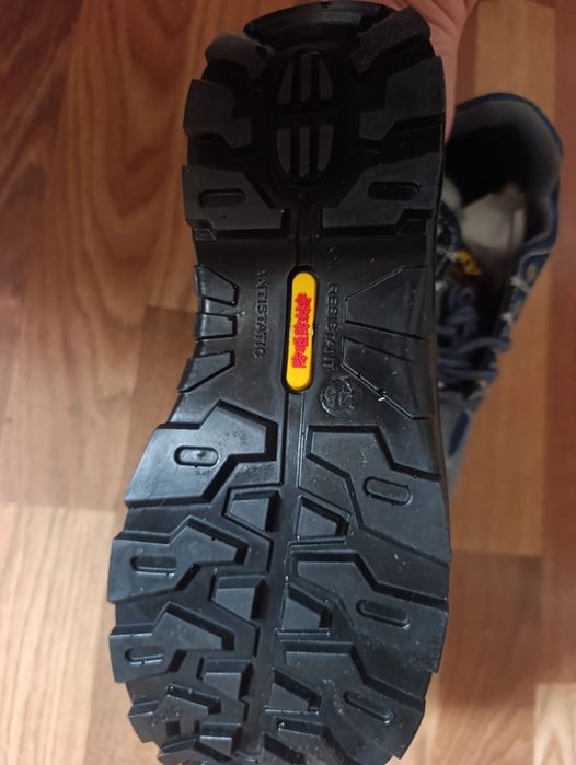 Продам строительные кроссовки спецобувь