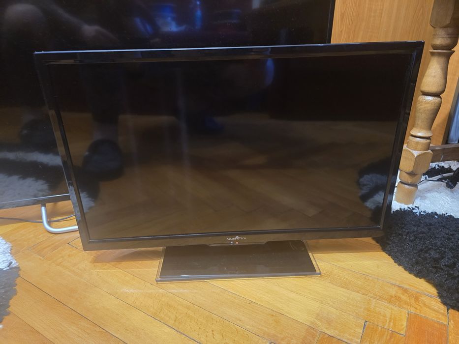 Televizor LED Smart Tech 24” – stare foarte bună