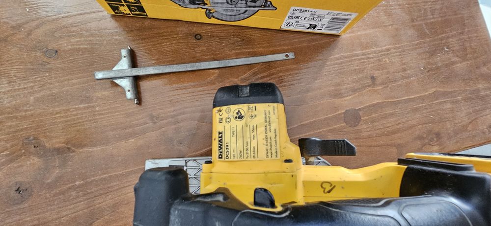 Circular Dewalt Dcs391