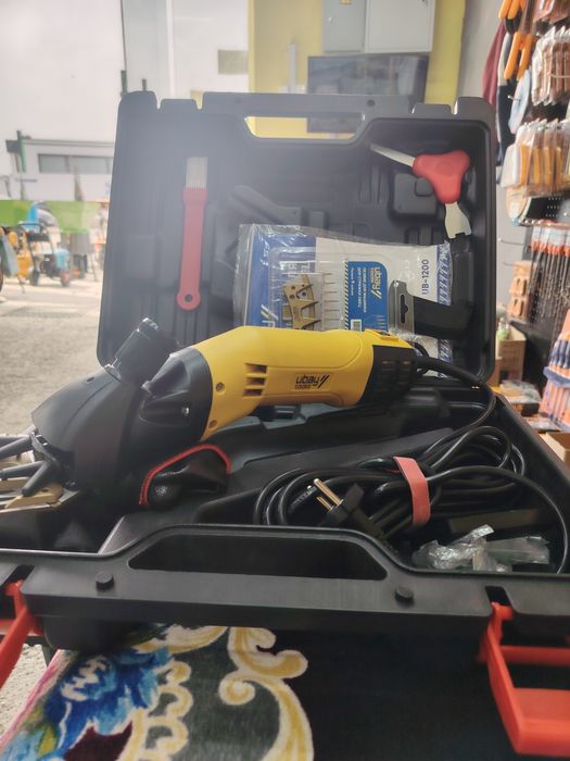 Ubay birentidan qo'y junini oladigan mashinka rassiya uchun ishlab chi