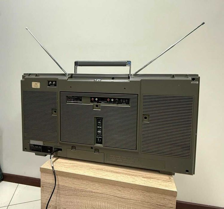 Колекционерски ретро радиокасетофон SHARP GF 767 Z Boombox