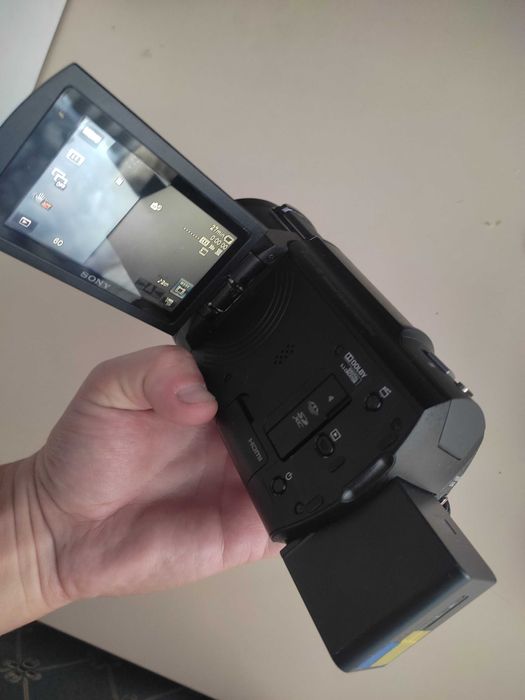 Видеокамера Sony FDR-AX43