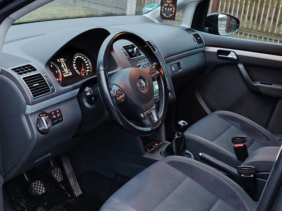 Vând VW Touran 2012