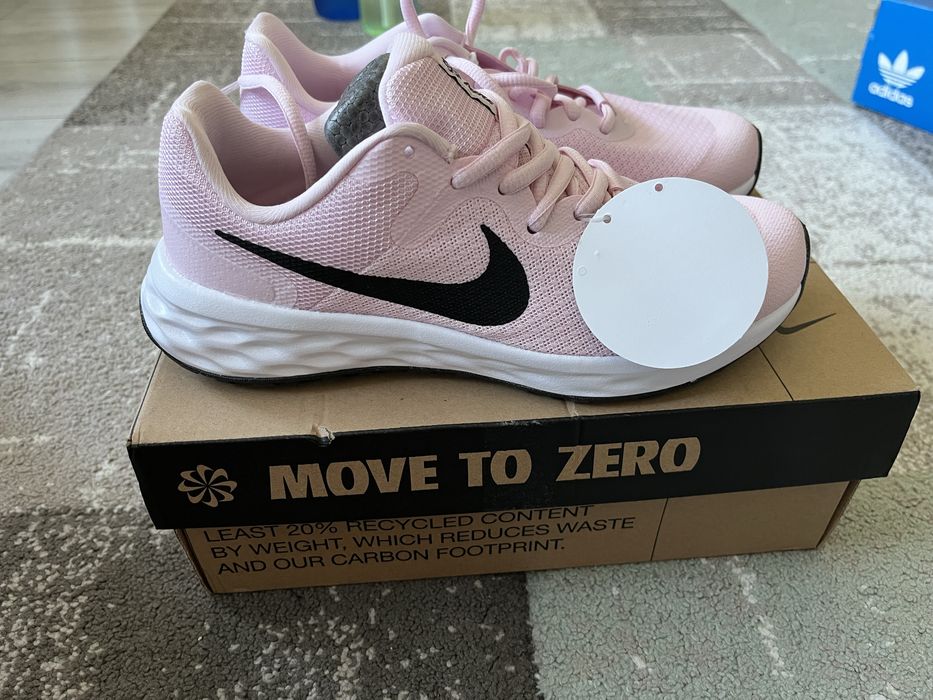 Маратонки Nike Revolution