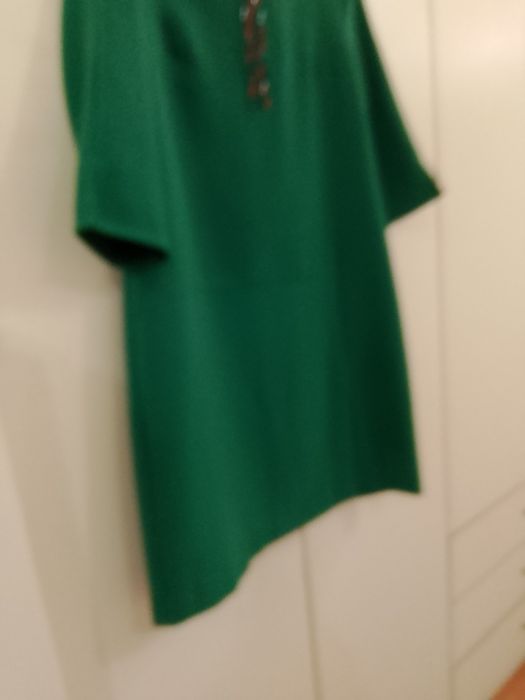 Платье б/у. Цвет зеленый.