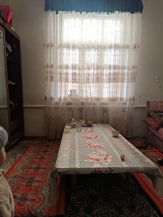 Xovli sotiladi. Eski shahar bozor yonida