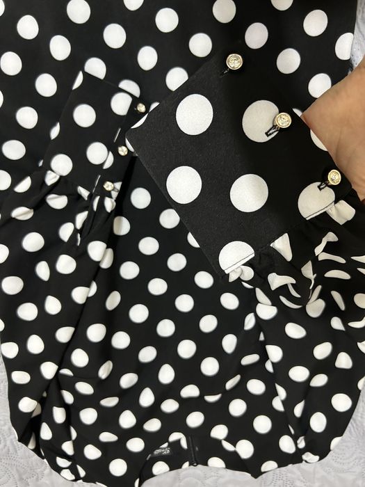 Продается костюм а платье в подарок