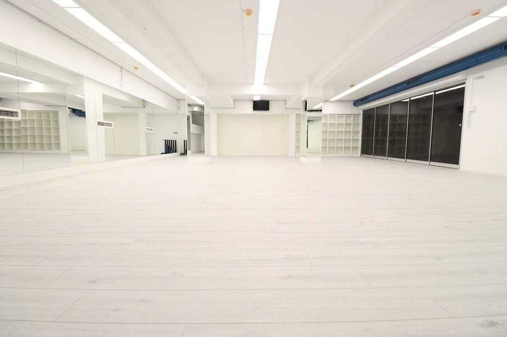 Дава се под наем Зала за събития в Варна, Левски -  кв.м за 25.5 € - Снимка #1