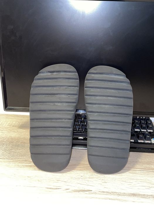 Yeezy slides adidas