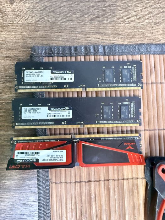 Дъно, процесор, видео карта, охладител и рам.