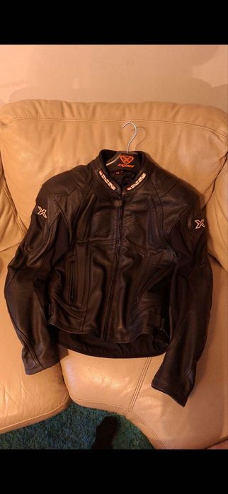 Кожено яке ixs..