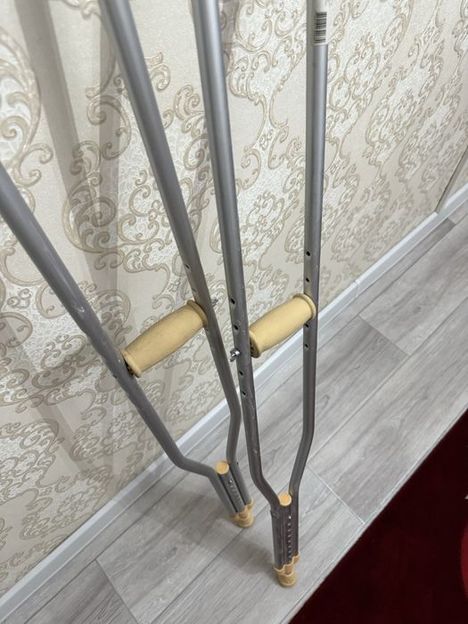 Костыль с подмышечной опорой