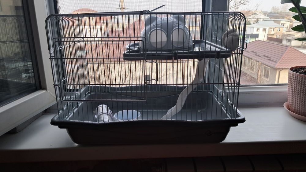 Продаётся клетка для хомяков.