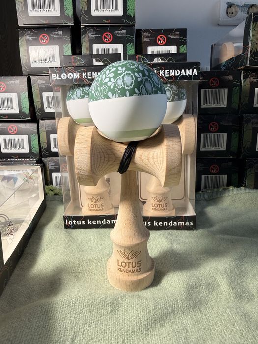 Kendama lotus antiskid v2 matte Originale .    Mai multe culori in poz