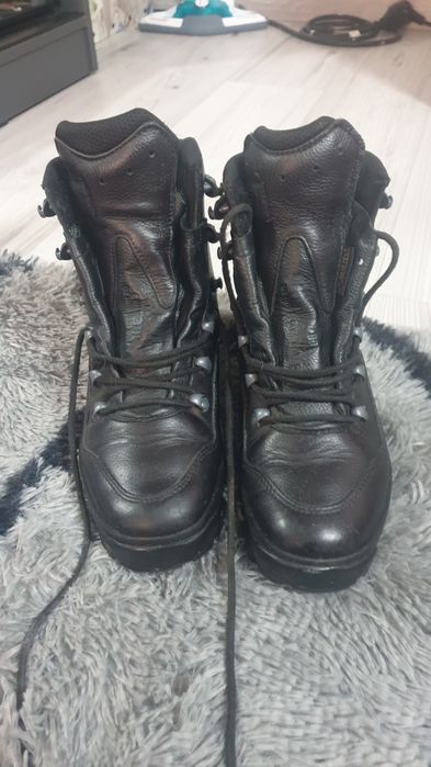 Vand ghete Haix în stare perfecta