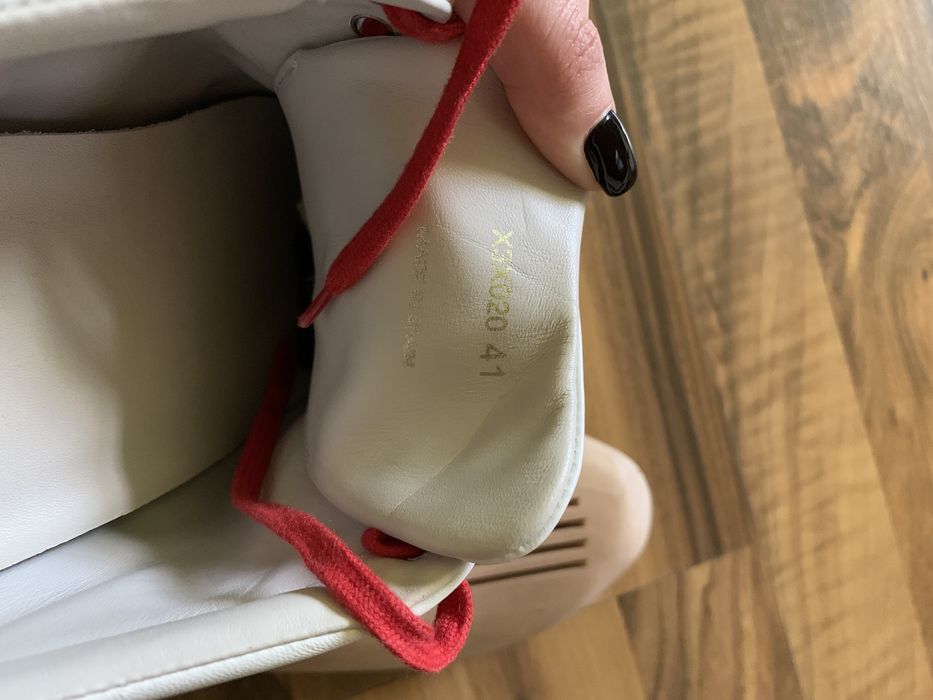 Adidasi Emporio Armani noi, doar probati, albi cu dungi rosii