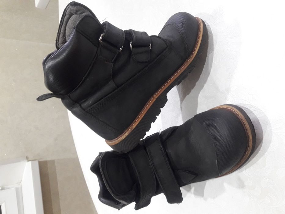 Продам детские ботинки