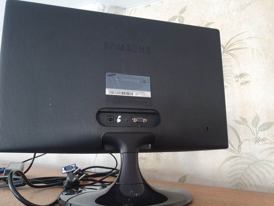 Монитор Samsung S20D300