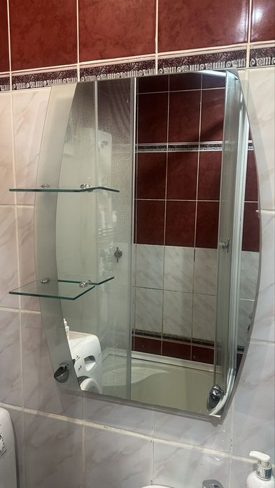 Продам зеркало для ванны с полочками