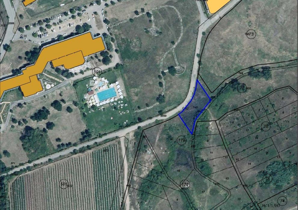 Поземлен имот за продажба в Павел баня – 1 200 кв.м. до хотелски комплекс