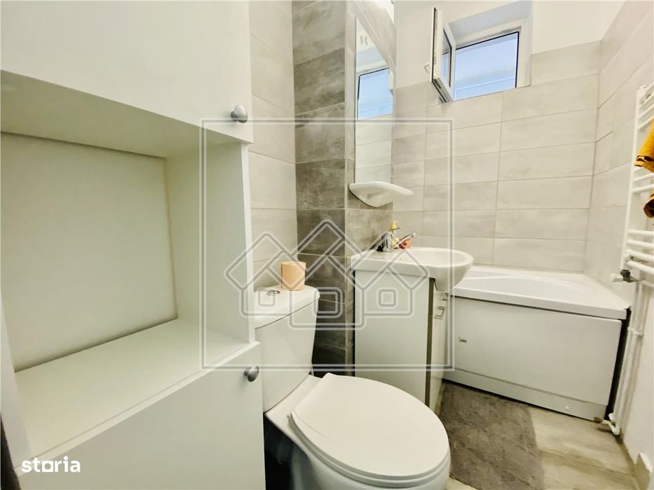 Ap. renovat, cu 2 camere si balcon, Zona Cedonia