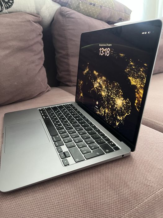 Продаю срочно Macbook Air 13, 2020