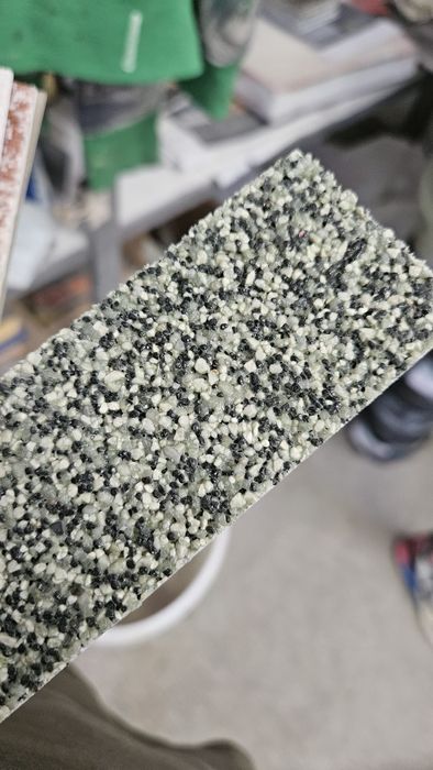 Vând 20  găleți mozaic + amorsă