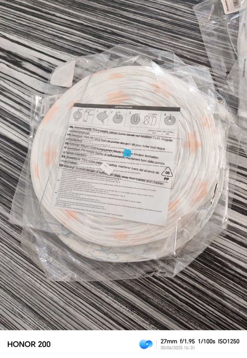 Lampioane de diferite culori , Noi cu eticheta