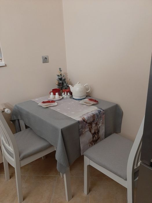 Маса с два стола