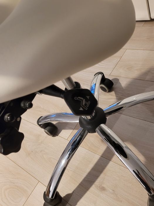 Scaun ergonimic tip şa reglabil pe inaltime, crem