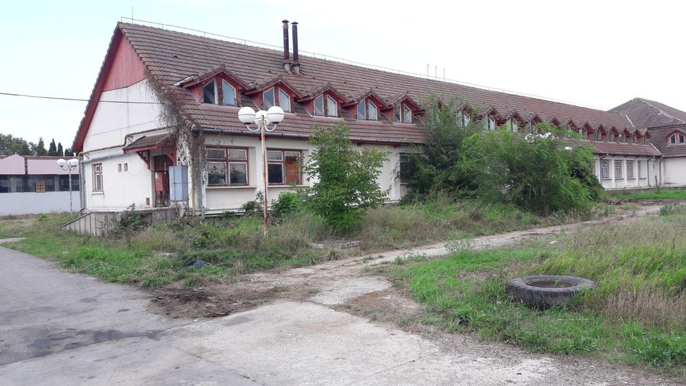 Vand imobil rezidențial suprafata  construita 2450 m piscina interioar