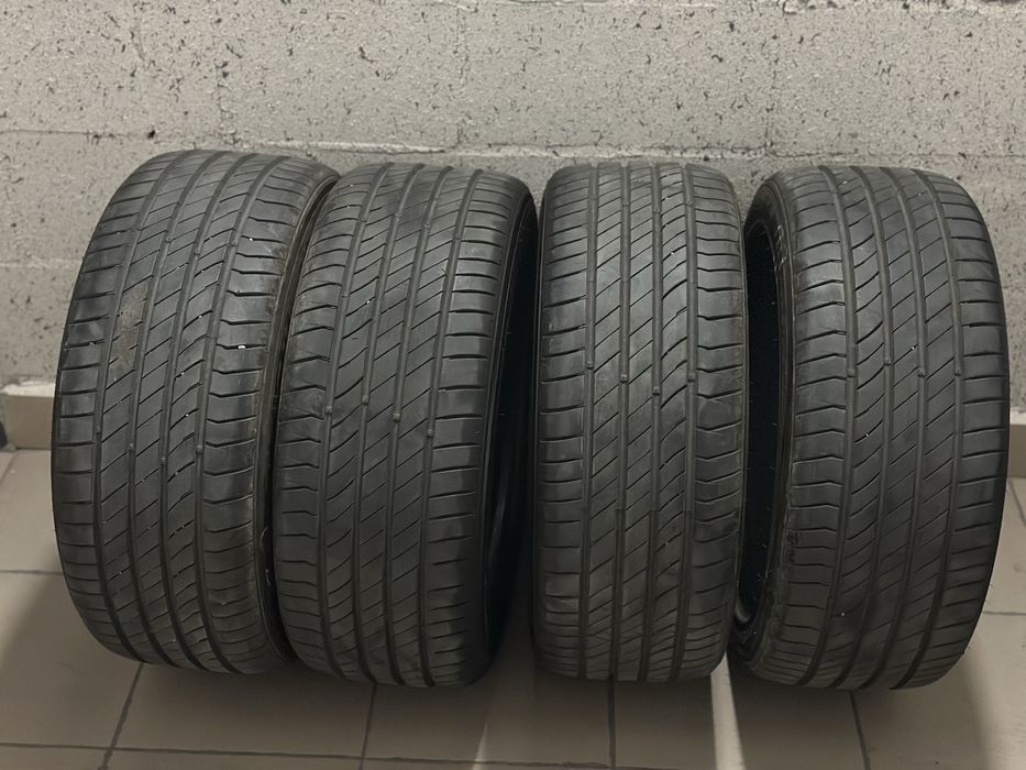 225/45/17 Kumho летние шины