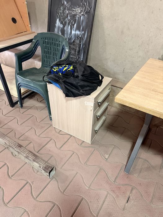 Столы и тумбочки