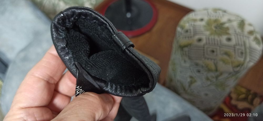 Продам перчатки женские.