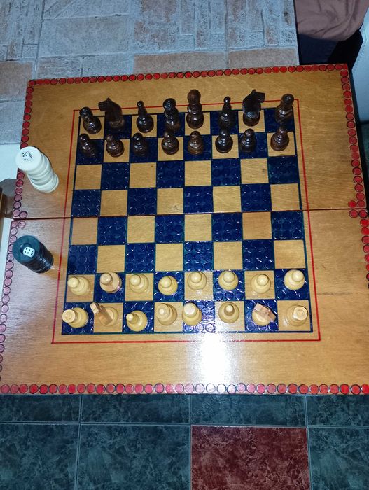 Шах-табла 34/34 с дървени фигури и пулове