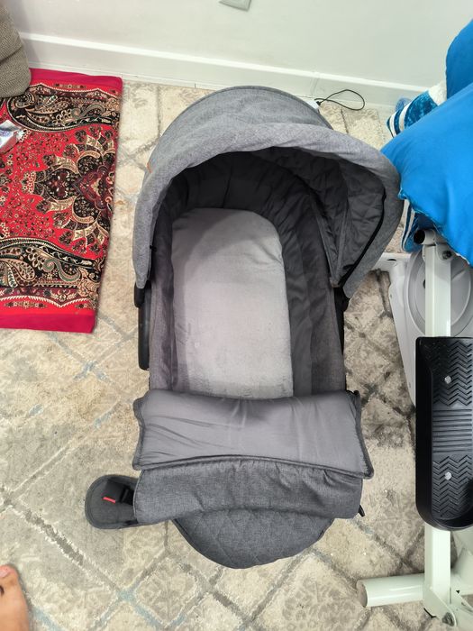 Продам коляску 3 в 1