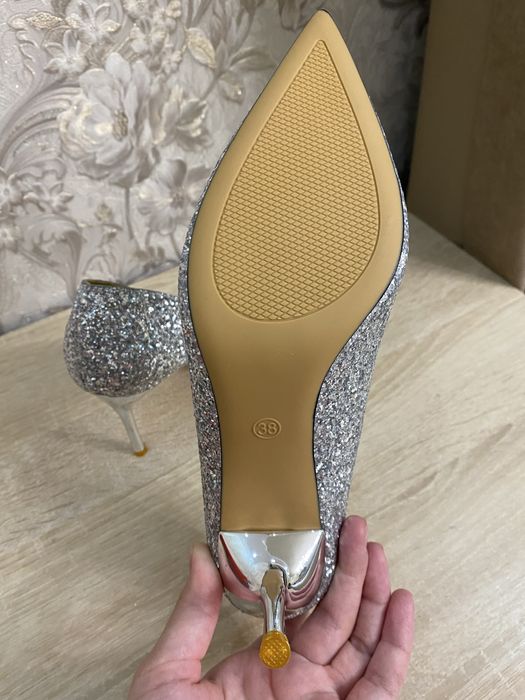 Новые туфли 38 размера