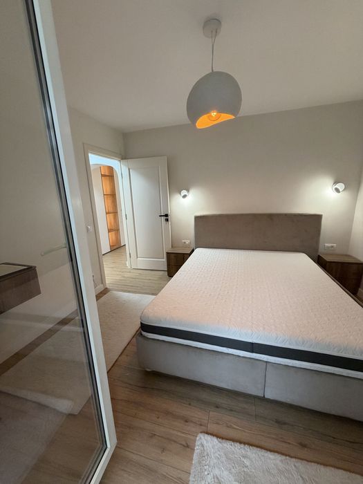 Inchiriez apartament cu 3 camere