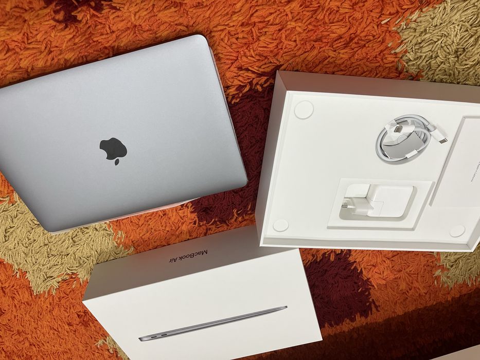 Продам Макбук Эйр М1