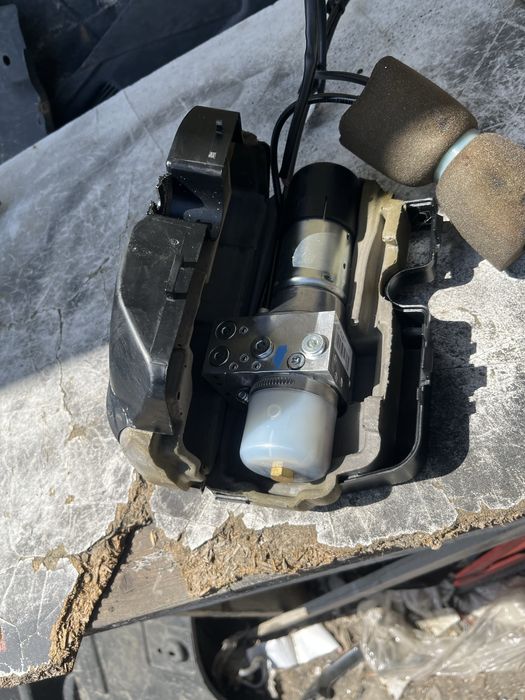 Помпа автоматичен багажник Мерцедес S клас  W221 и ML  W164 / електрически