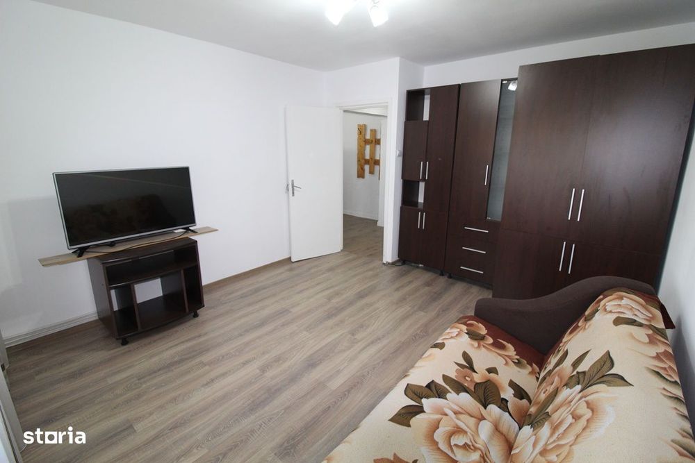 Vând apartament cu 1 camere în Hunedoara, Micro2-Munteniei, etaj 2...