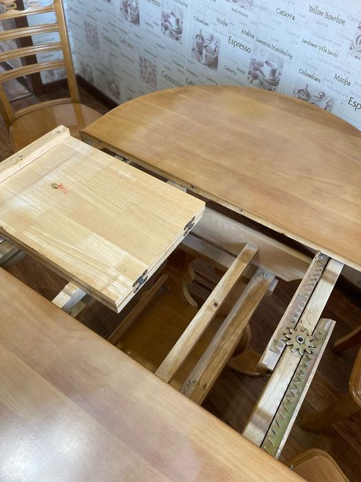 Продам стол кухонный